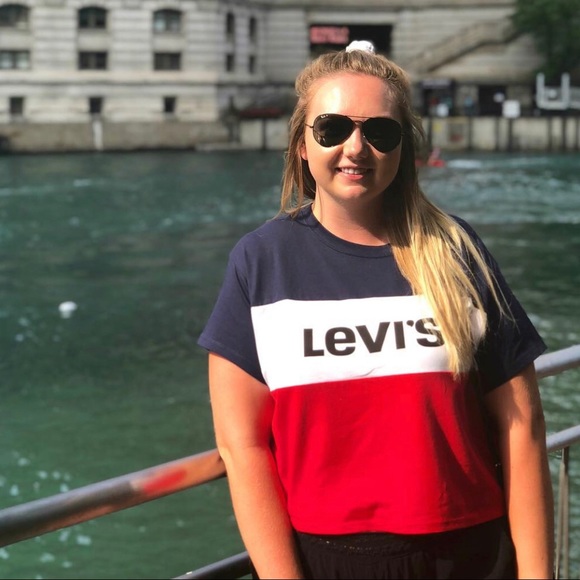 Levi’s Cropped Tshirt - Picture 3 of 5